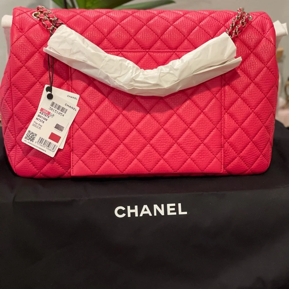 ✨💖Gorgeous Chanel XXL small travel flap bag💖✨ - Picture 10 of 11